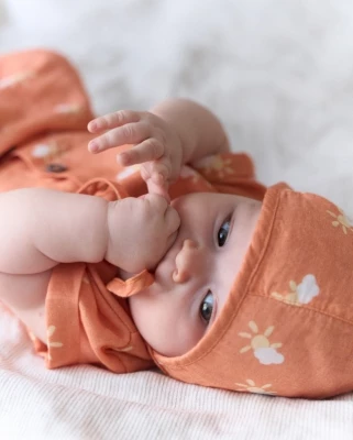 Чепчик детский с принтом Loomknits LT0114-033-40/42 Терракотовый